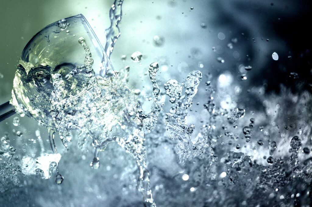 Besparen op waterverbruik? Ontdek slimme tips zoals korter douchen, regenwater opvangen en je toilet aanpassen om flink water én geld te besparen.